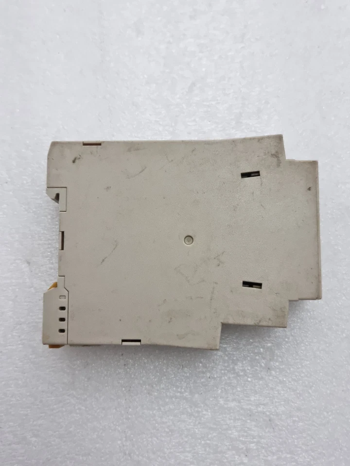 Omron H3DE-M2 Timer 24-230Vac/Dc 0.1s-120h (Used)